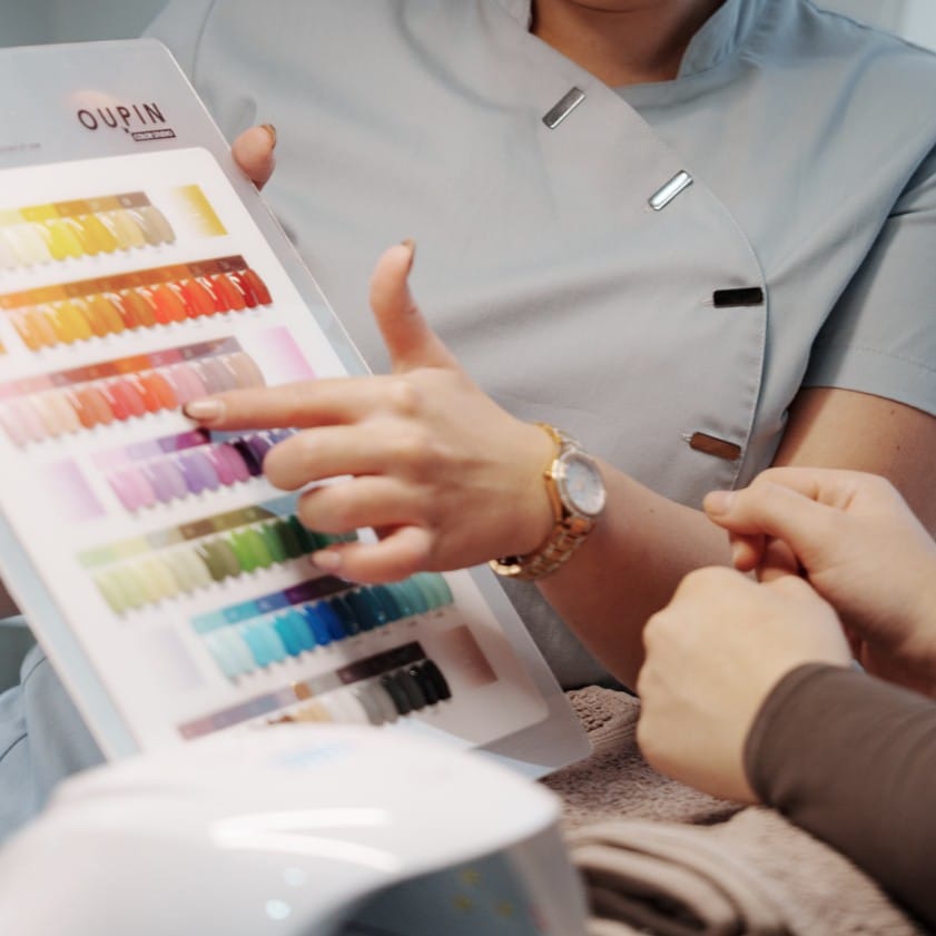 Väritaulukko geelilakkaa varten