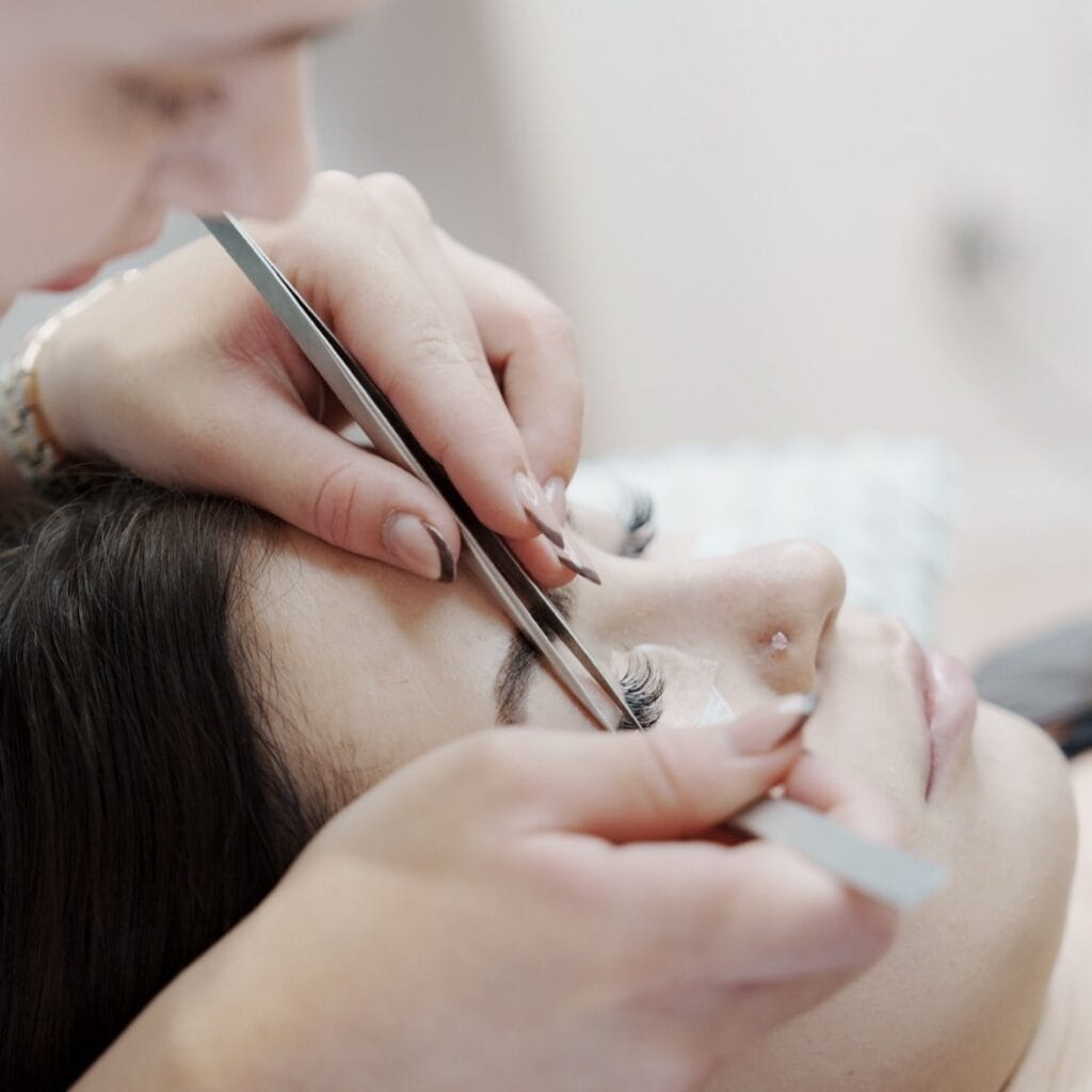 Ripsikuidun lisääminen ripseen